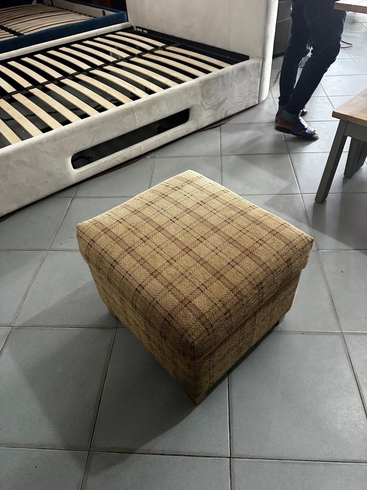 Petit pouf de rangement