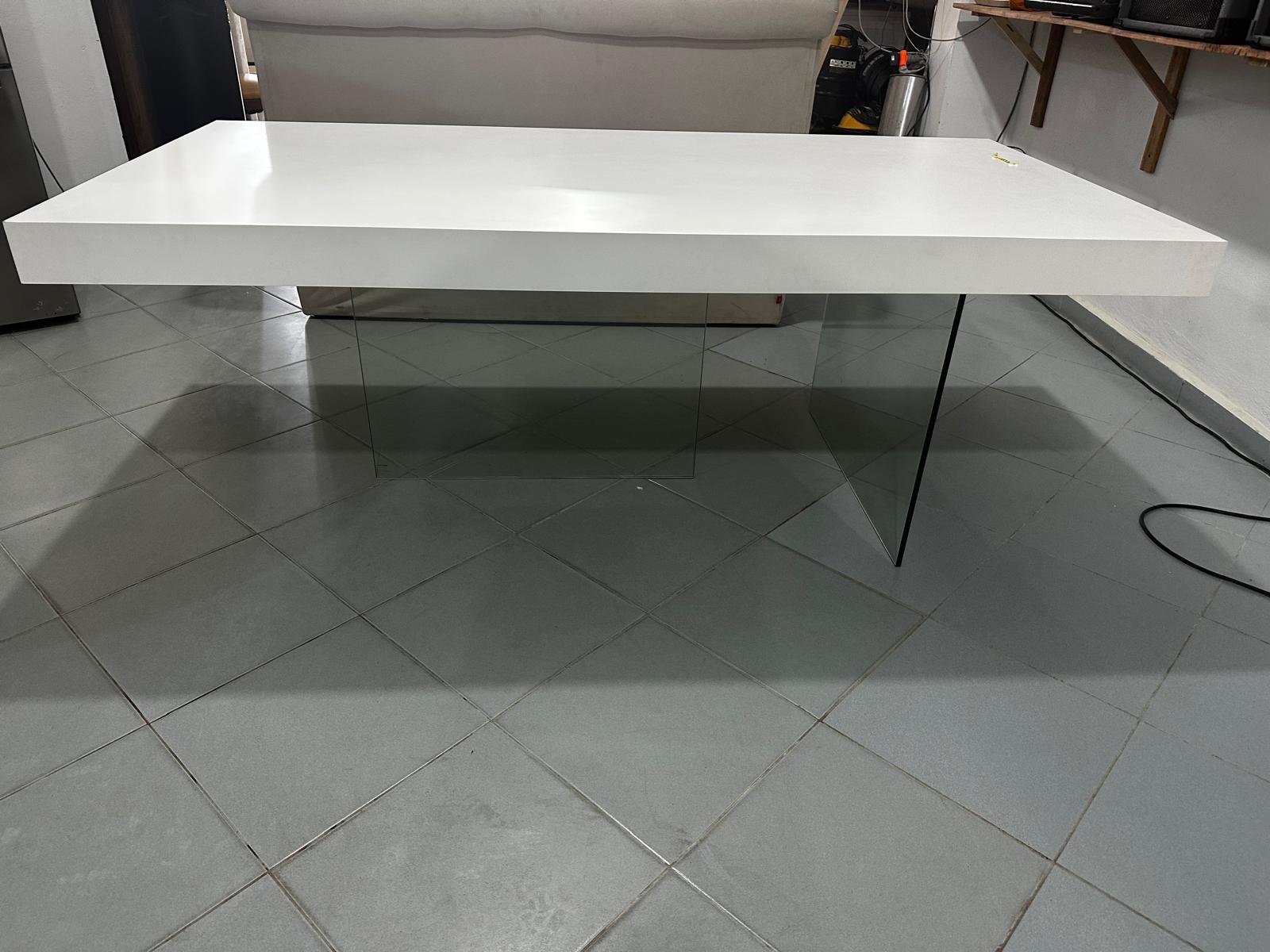 Table à manger blanc bas en verre v1