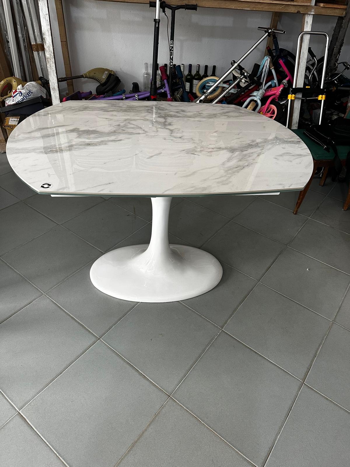 Table moyen avec tête marbre